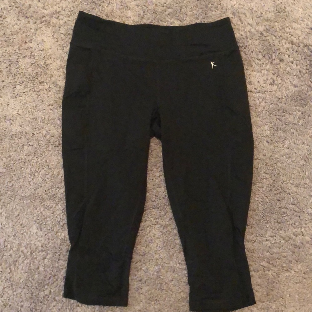 Cropped black leggings